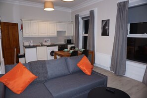 Fridge, microwave - Belvedere City Apartment (Dublin)