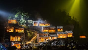 住宿正面 (夜晚)
