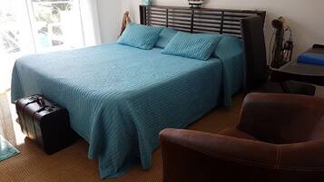 Chambre Double Supérieure, terrasse, vue piscine | 1 chambre, literie de qualité supérieure, matelas mémoire de forme