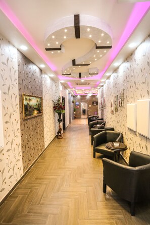 Lobby sitting area - 7Boys Hotel (Amman)