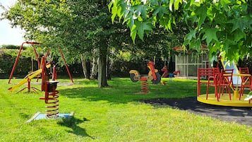 Children’s play area – outdoor