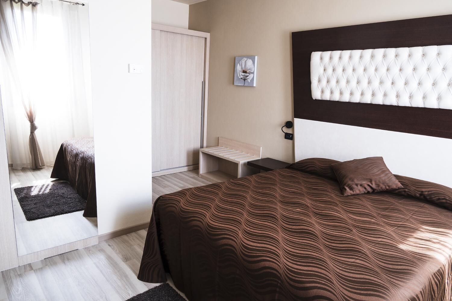 Minibar, bureau, Wi-Fi gratuit, draps fournis