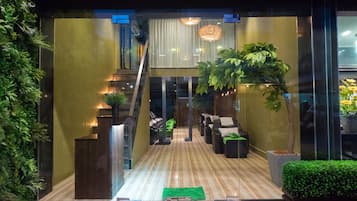 Aromatherapie, Warmsteinmassagen, Thai-Massagen, Körperpeelings