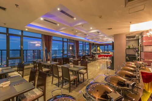 Jinjiang Peninsula Seasons Hotel