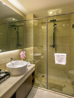 Free toiletries, hair dryer, bathrobes, slippers - Jinjiang Peninsula Seasons Hotel (Qinhuangdao)