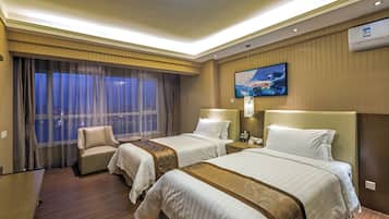 Deluxe Suite, 3 Bedrooms | Premium bedding, minibar, in-room safe, desk