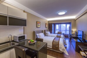 Business-Doppelzimmer | Hochwertige Bettwaren, Minibar, Zimmersafe, Schreibtisch