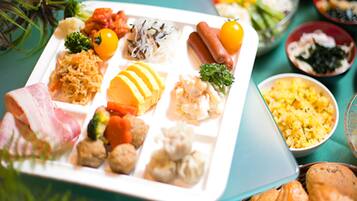 朝食 (ビュッフェ)、毎日提供 (有料)