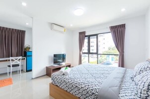 VIP Room  | Desk, blackout drapes, free WiFi, bed sheets