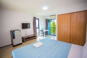 Deluxe Room, 1 Double Bed | Desk, blackout curtains, free WiFi, bed sheets - Promsook Apartment (Chonburi)