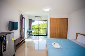 Deluxe kamer, 1 tweepersoonsbed | Een bureau, verduisterende gordijnen, gratis wifi, beddengoed
