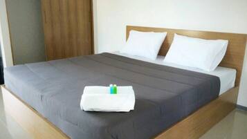 Desk, blackout curtains, free WiFi, bed sheets