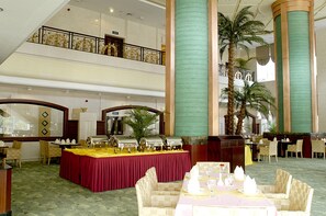 Frühstück, Mittagessen und Abendessen