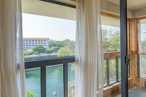 Deluxe-Doppelzimmer, 1 Doppelbett, Flussblick | Blick vom Balkon