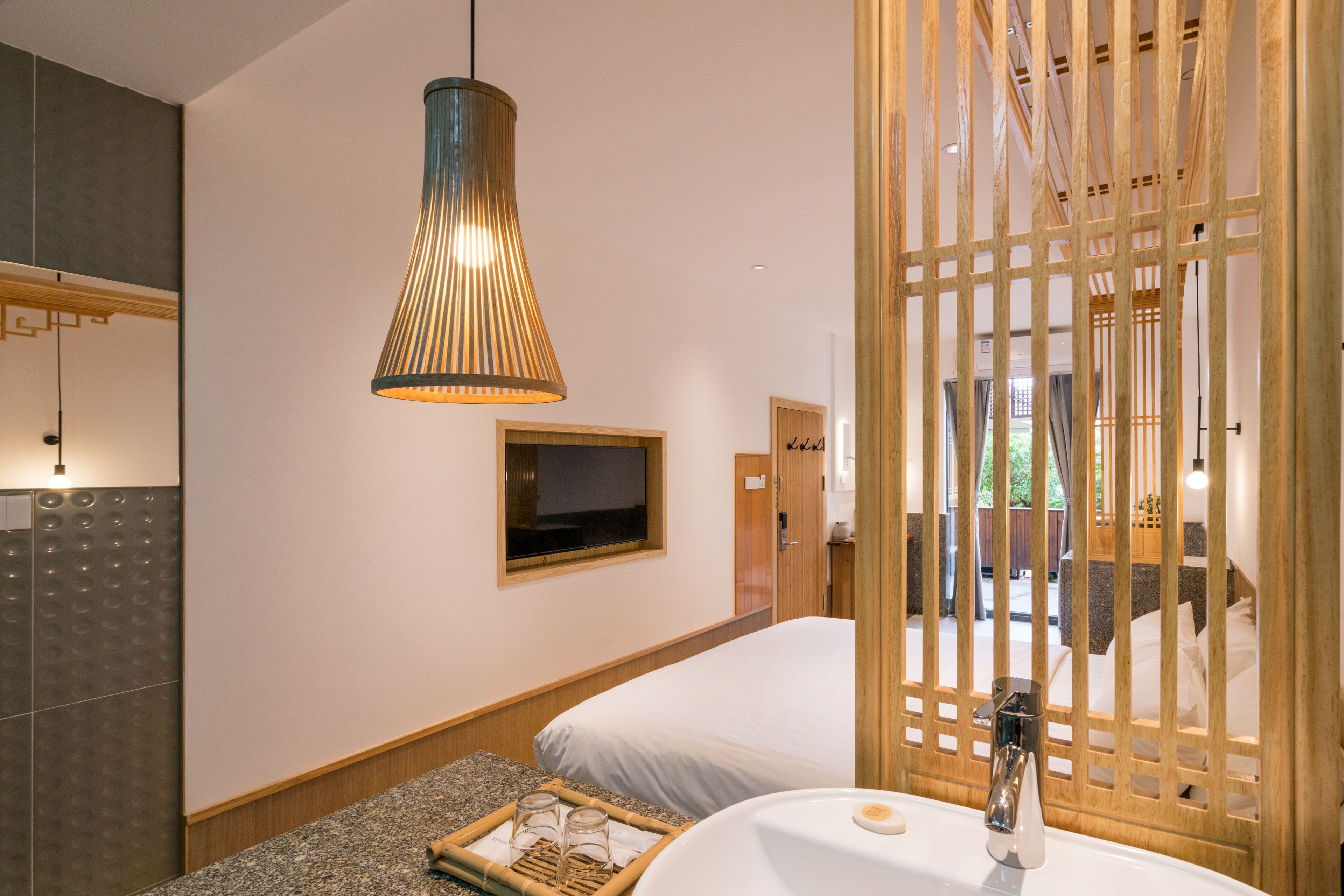 deluxe king room with garden view | television