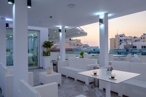 Rooftop pool - Art & Wine Boutique Hotel (Larnaca)