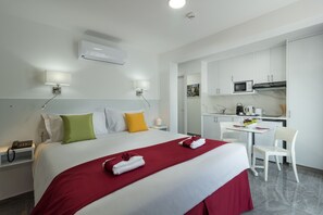 Grand Studio, Balcony | Egyptian cotton sheets, premium bedding, in-room safe - Art & Wine Boutique Hotel (Larnaca)
