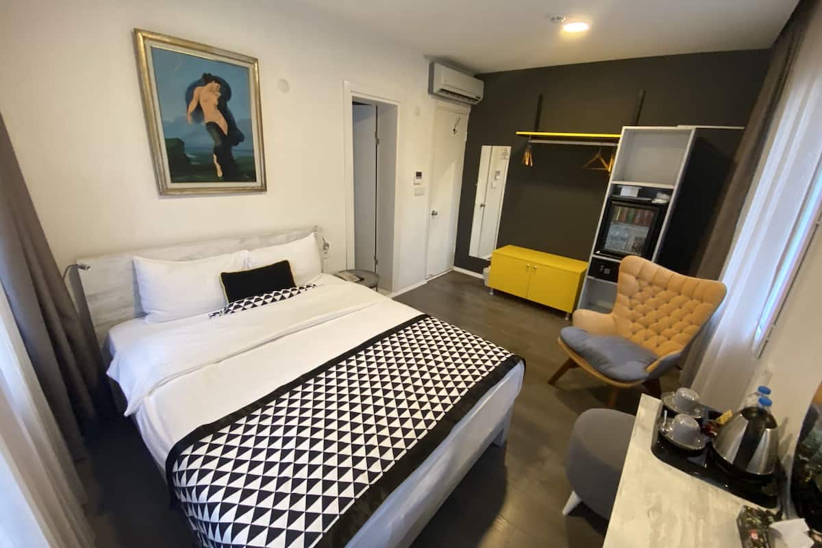 superior room, balcony | minibar, in-room safe, blackout curtains, soundproofing