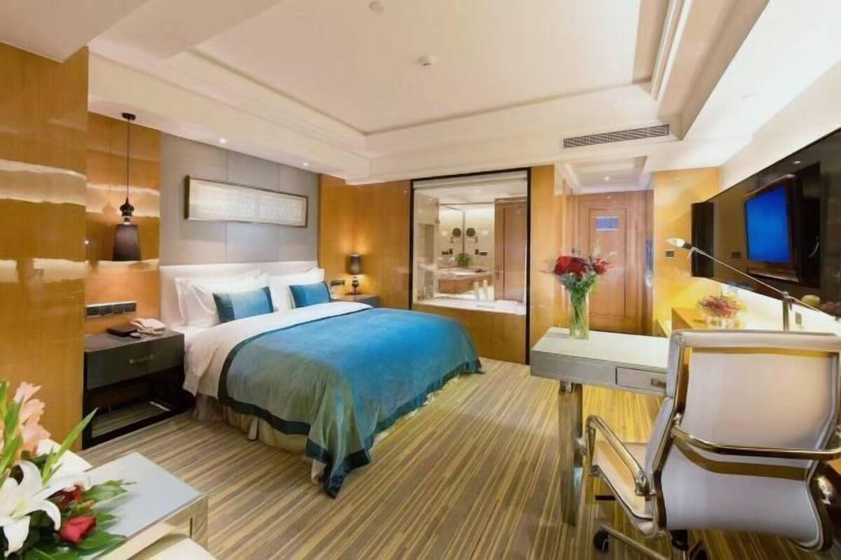 Minibar, in-room safe, desk, blackout drapes
