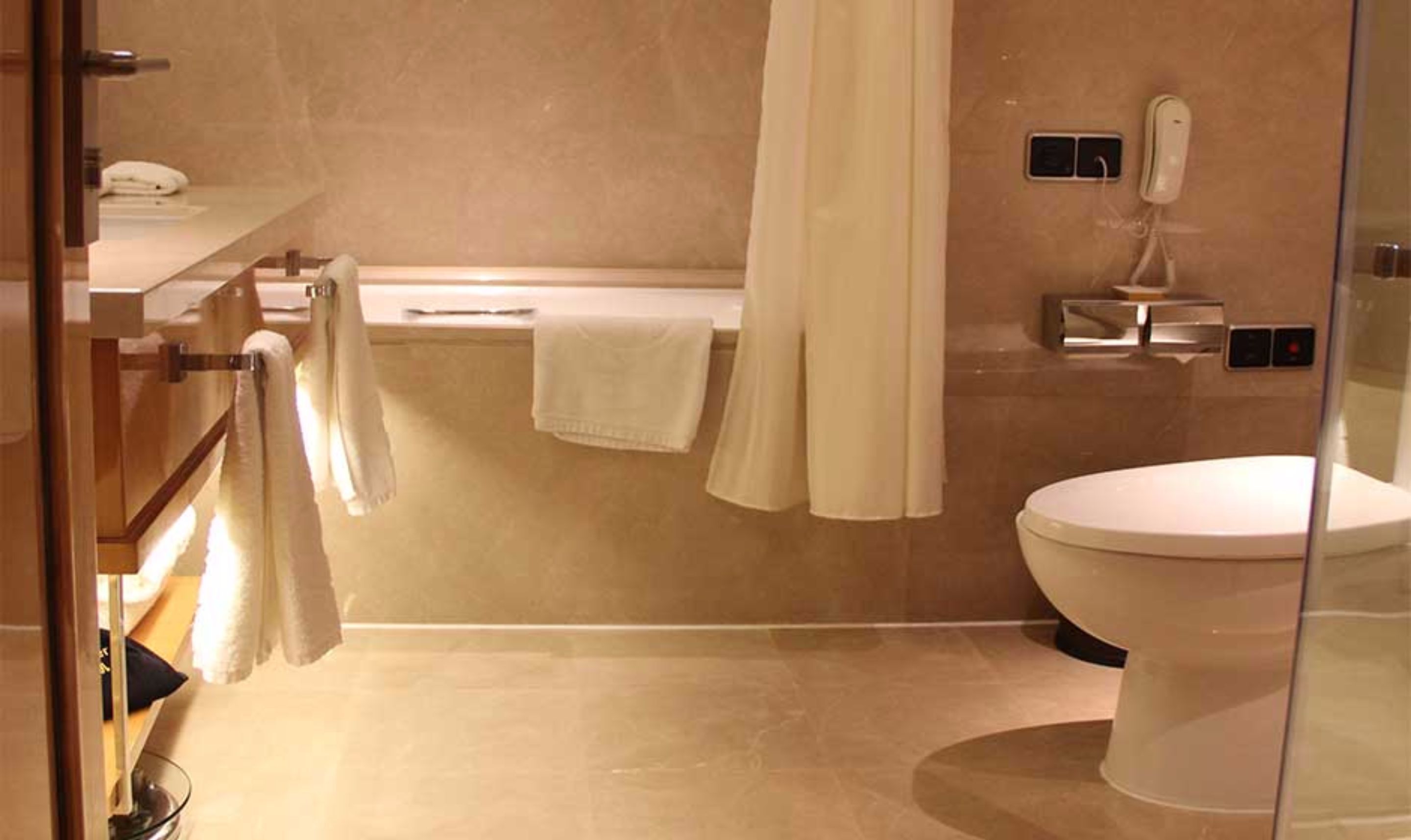 executive suite | bathroom | separate bathtub and shower, free toiletries, hair dryer, dressing gowns