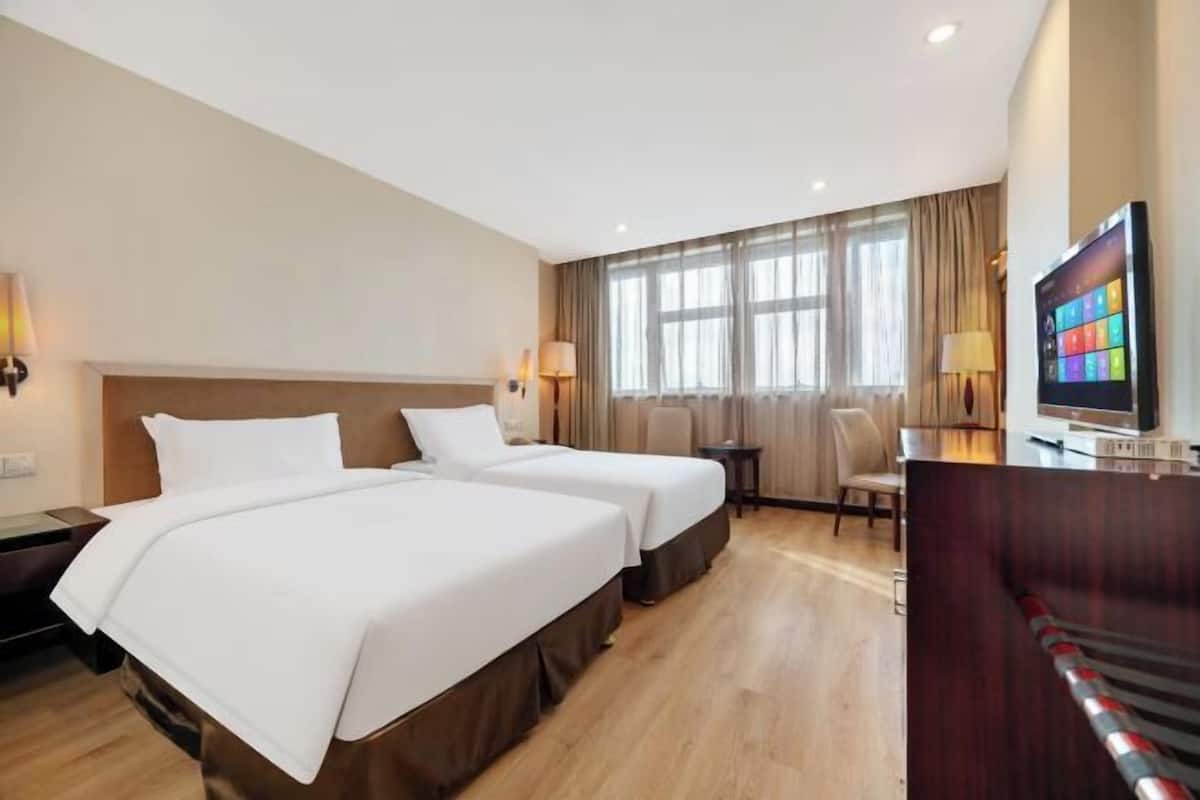 Minibar, in-room safe, desk, blackout curtains