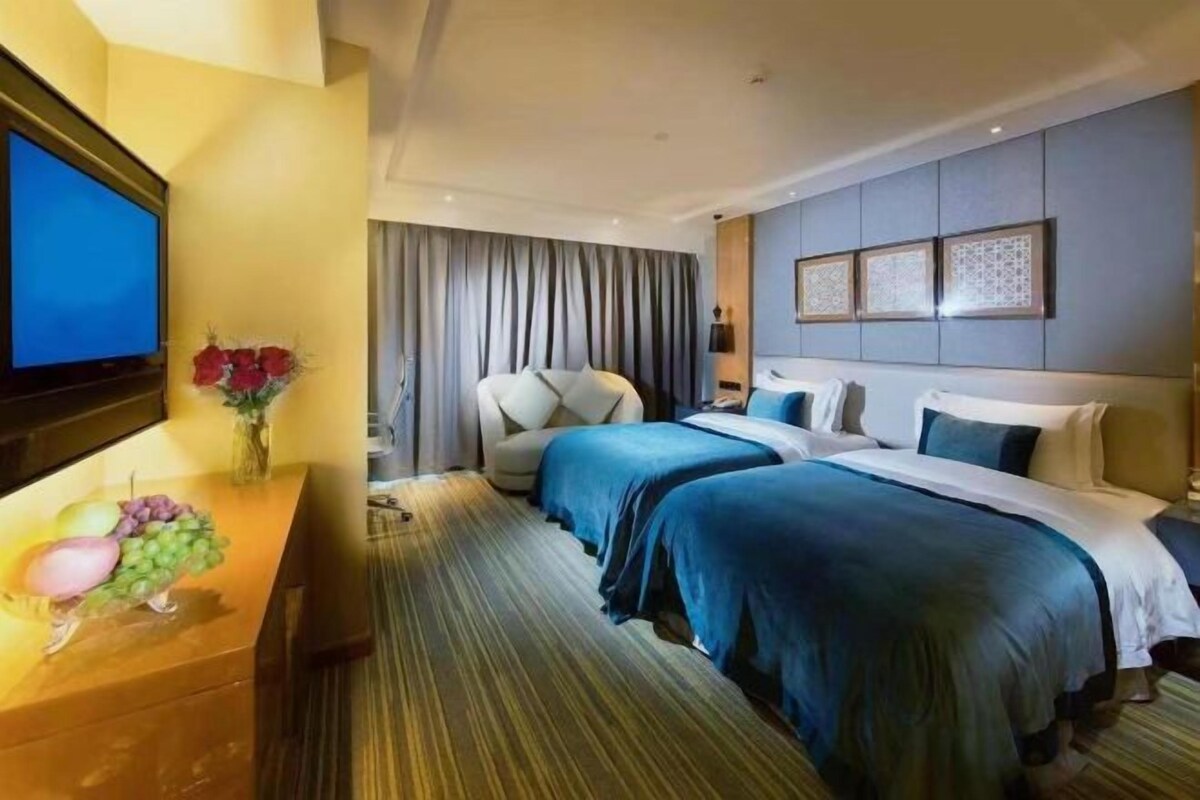 Minibar, in-room safe, desk, blackout drapes