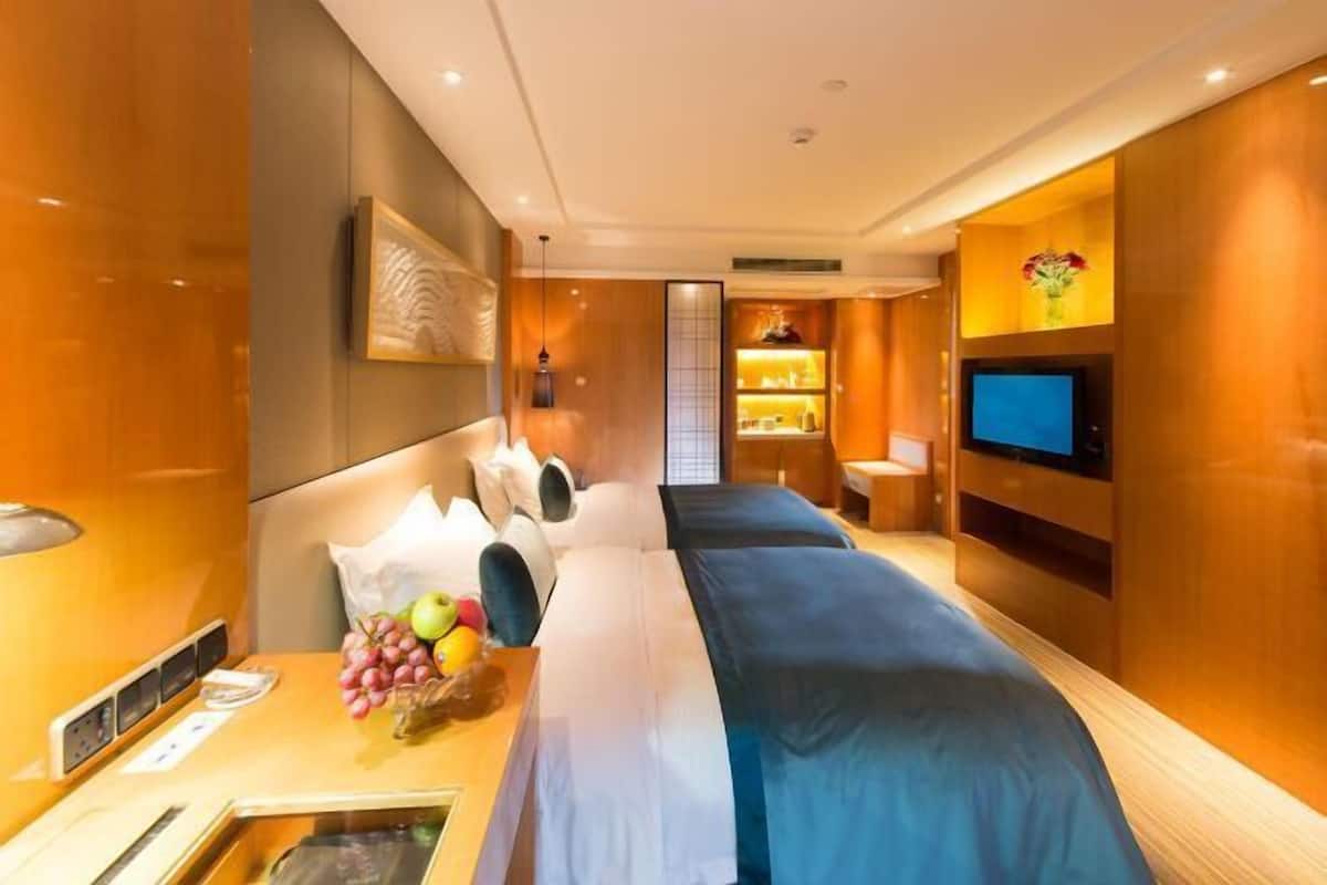 Minibar, in-room safe, desk, blackout curtains