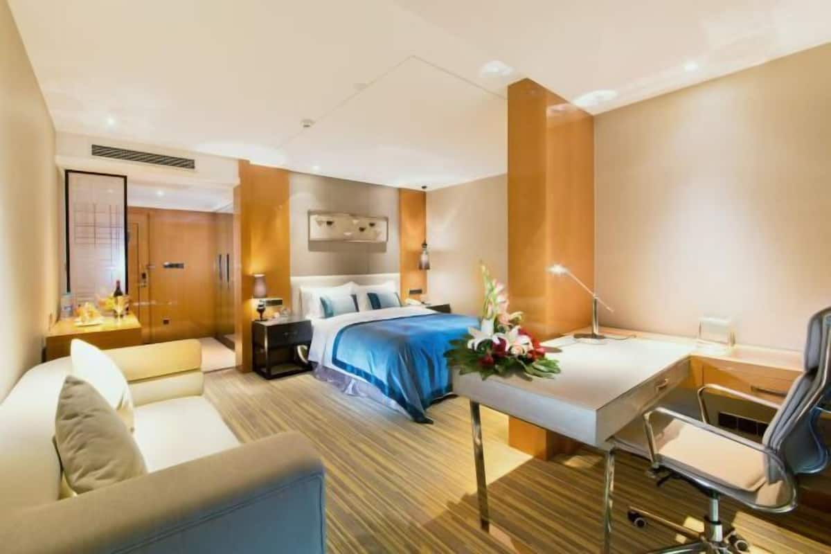 Minibar, in-room safe, desk, blackout drapes