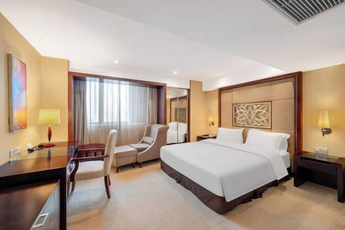 Minibar, in-room safe, desk, blackout curtains