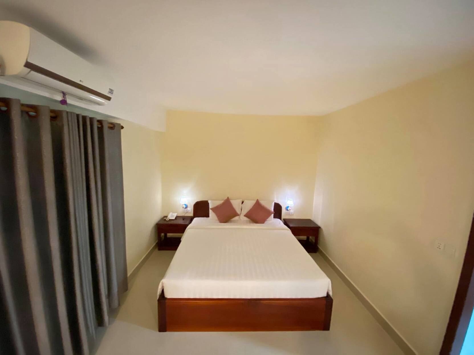 In-room safe, desk, laptop workspace, blackout drapes