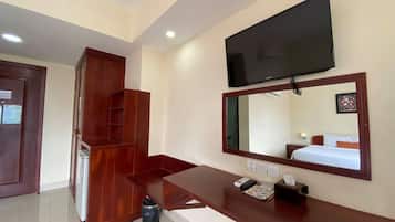 Caja de seguridad en la habitación y escritorio