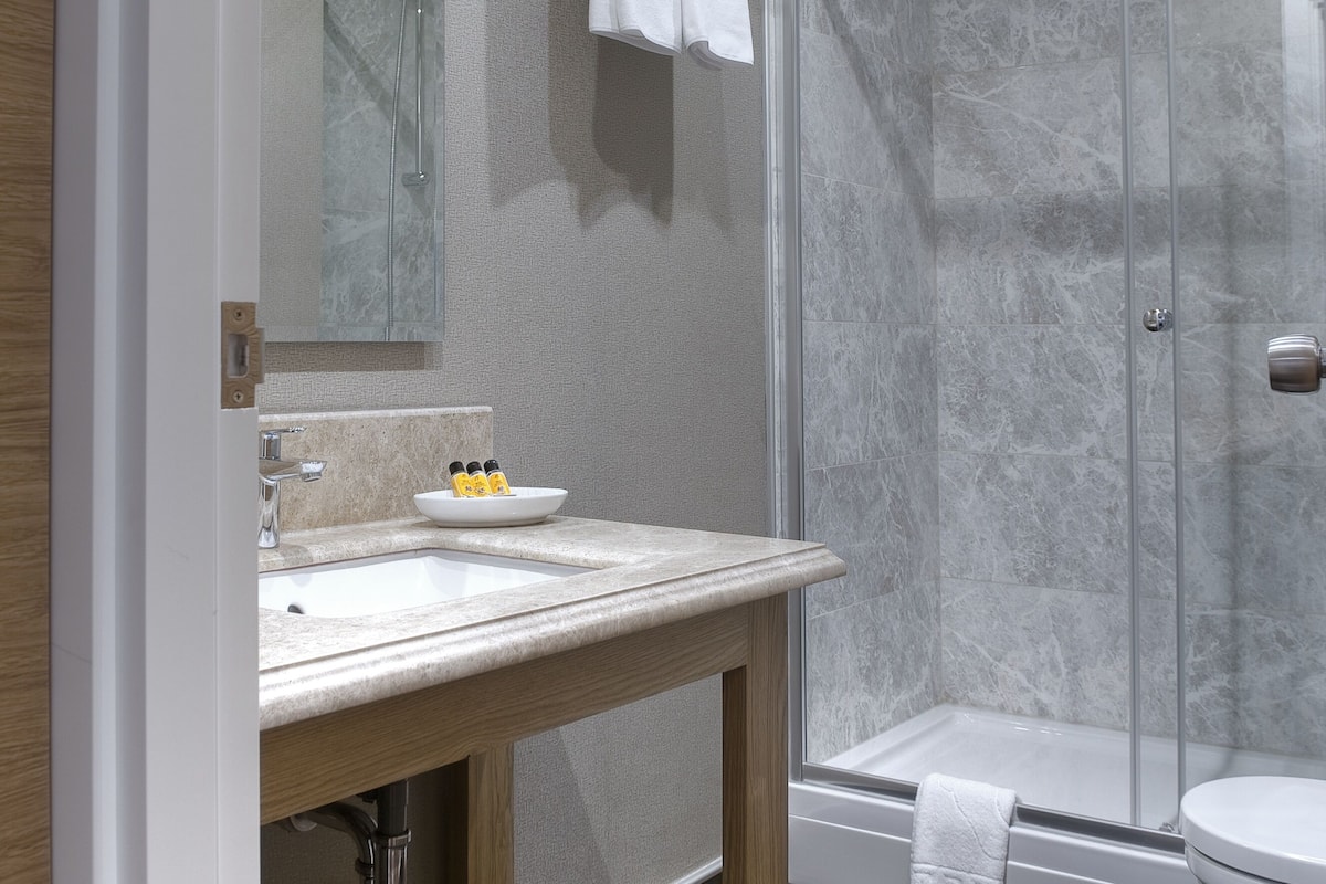 shower, free toiletries, slippers, towels