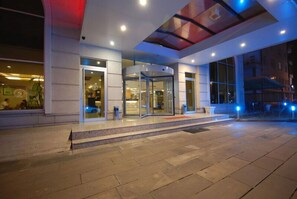 Façade de l’hébergement - soirée/nuit