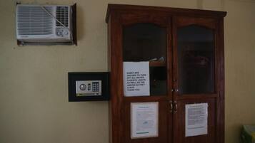 Standard Room | Safe