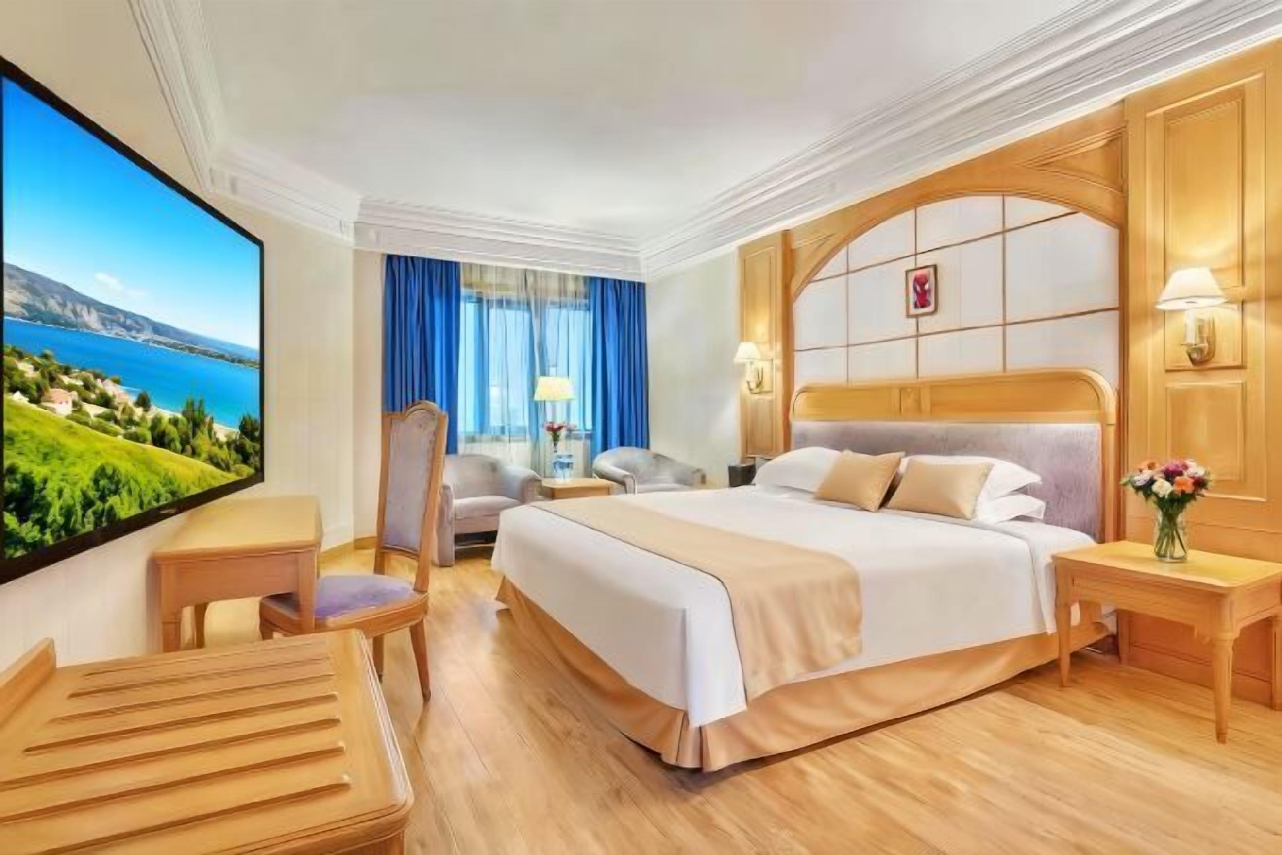 Hochwertige Bettwaren, Daunenbettdecken, Zimmersafe, Schreibtisch