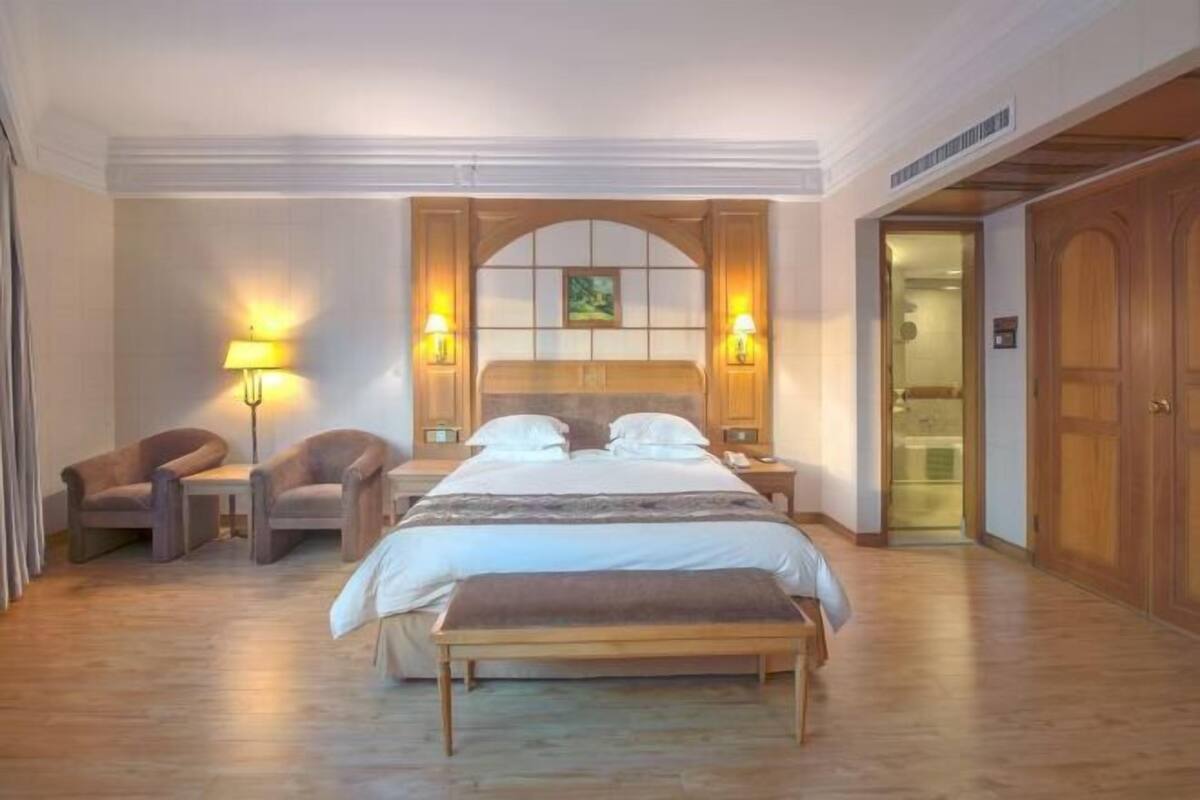 1 bedroom, premium bedding, down duvets, in-room safe