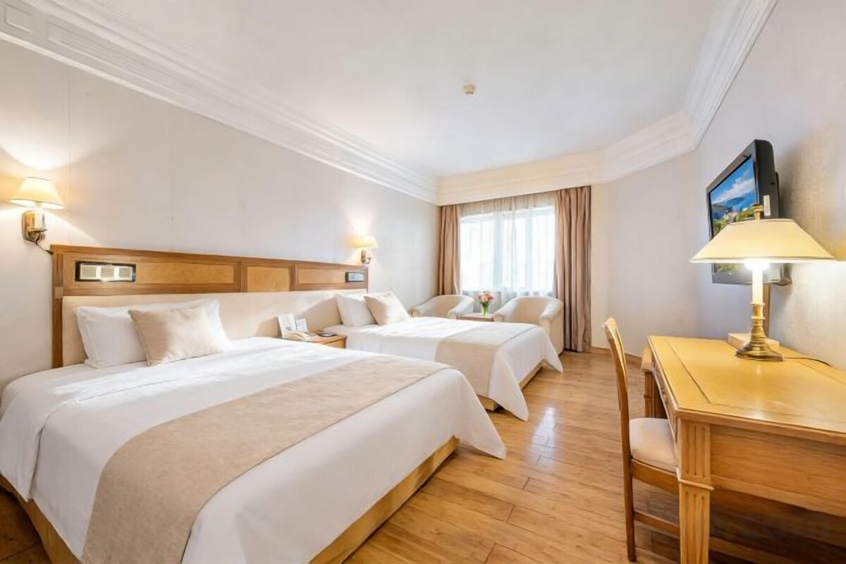 Premium bedding, down comforters, in-room safe, desk