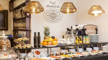 Päivittäinen mannermainen aamiainen (13.95 EUR per henkilö)