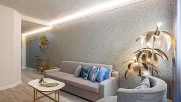 Apartamento Deluxe, 1 habitación, vistas a la ciudad | Zona de estar | Una televisión de pantalla plana