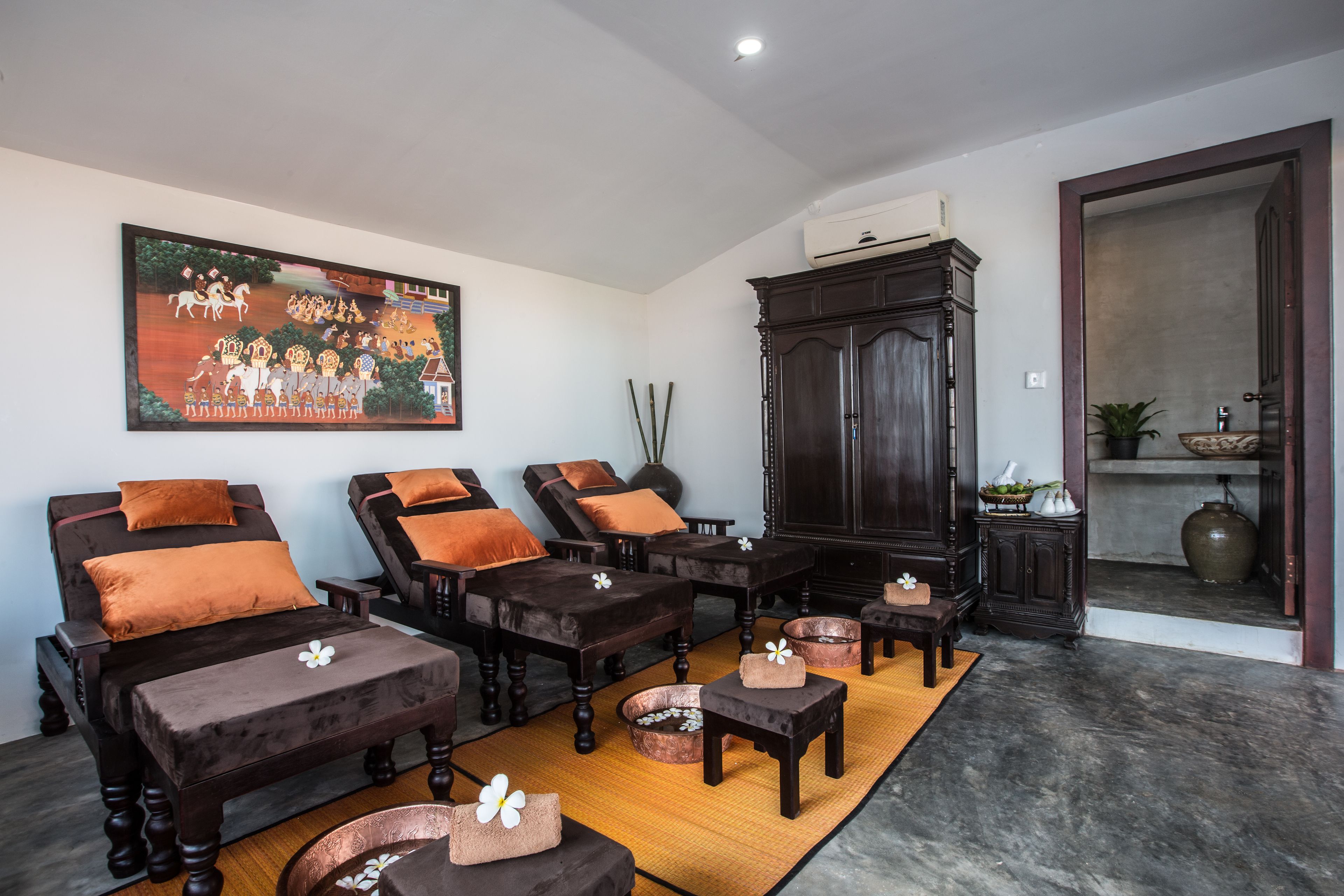 couples treatment room(s), body treatments, aromatherapy, thai massages