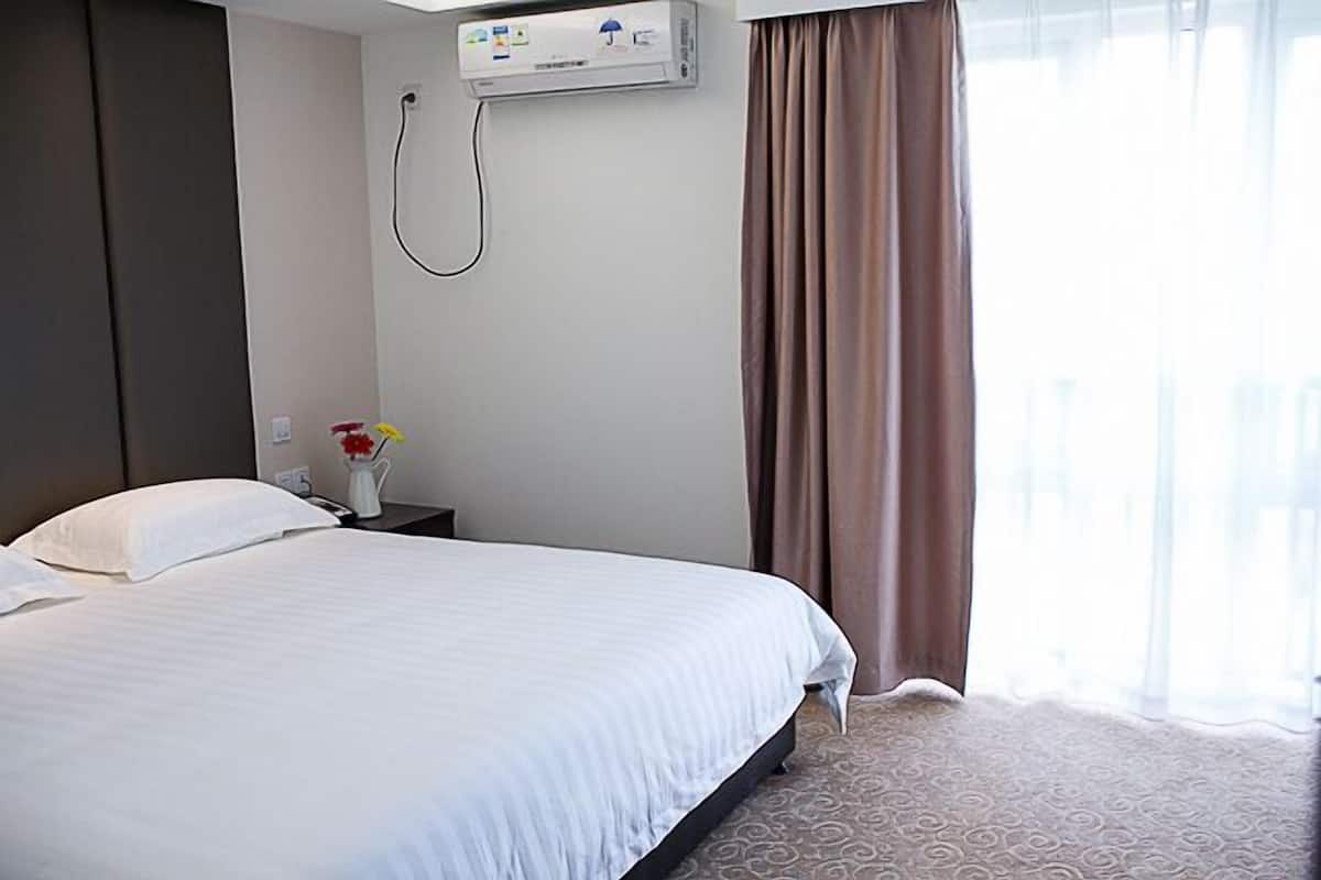 Business Suite | Desk, blackout drapes, free WiFi