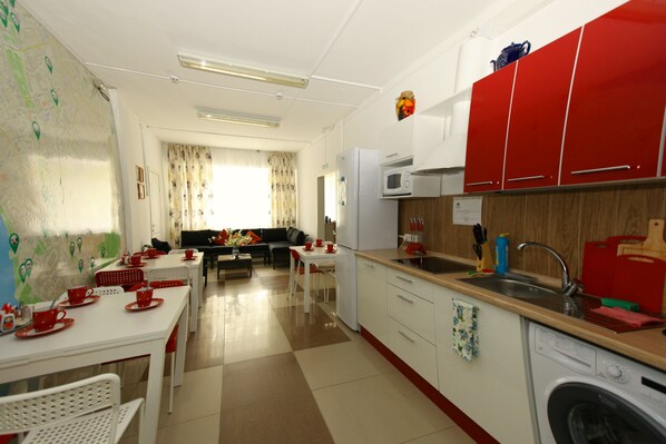 Refrigerador y microondas