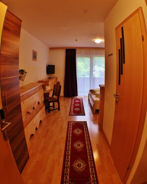 Business Quadruple Room, Accessible | In-room safe, desk, soundproofing, free WiFi