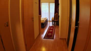 Business-Vierbettzimmer, barrierefrei | Flur