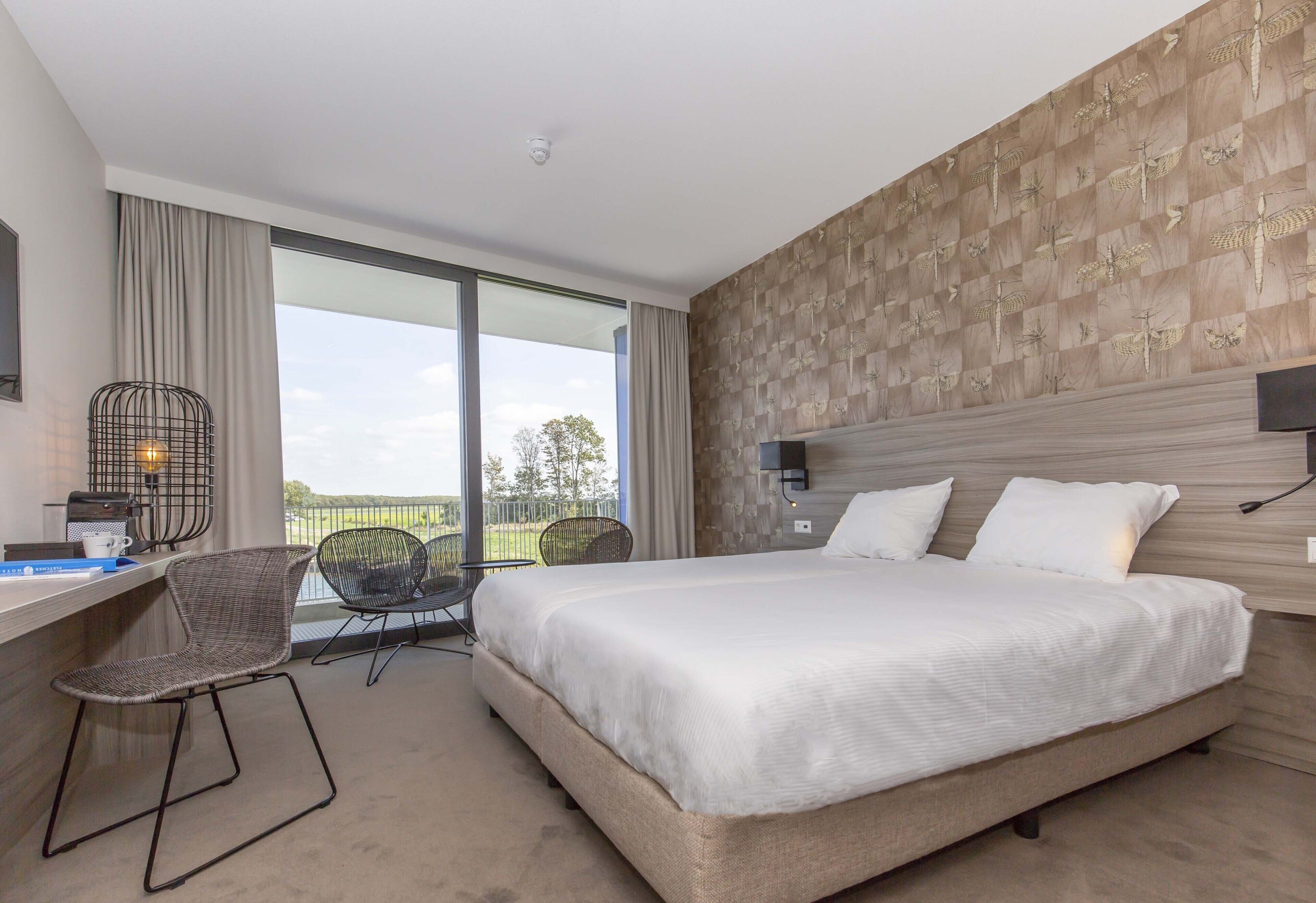 comfort room | in-room safe, free wifi, bed sheets