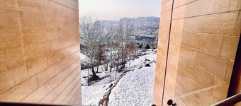 Austria Luxury Apartments, Faraya