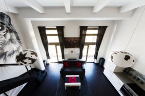 Design-Maisonette, 1 Queen-Bett, Kochnische | Wohnbereich