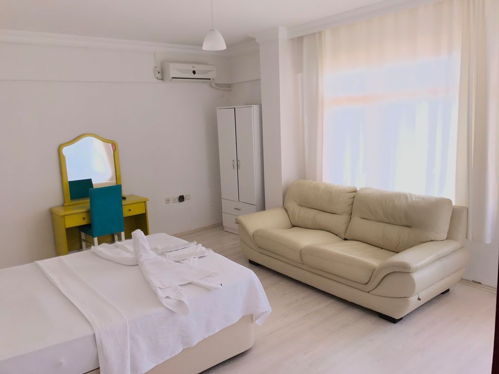 Deluxe Suite | Minibar, desk, free WiFi