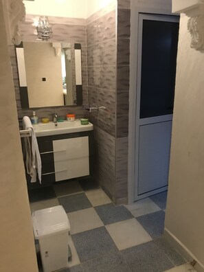 Luxury Apartment | Bathroom - Residence Zeroual (Meknes)