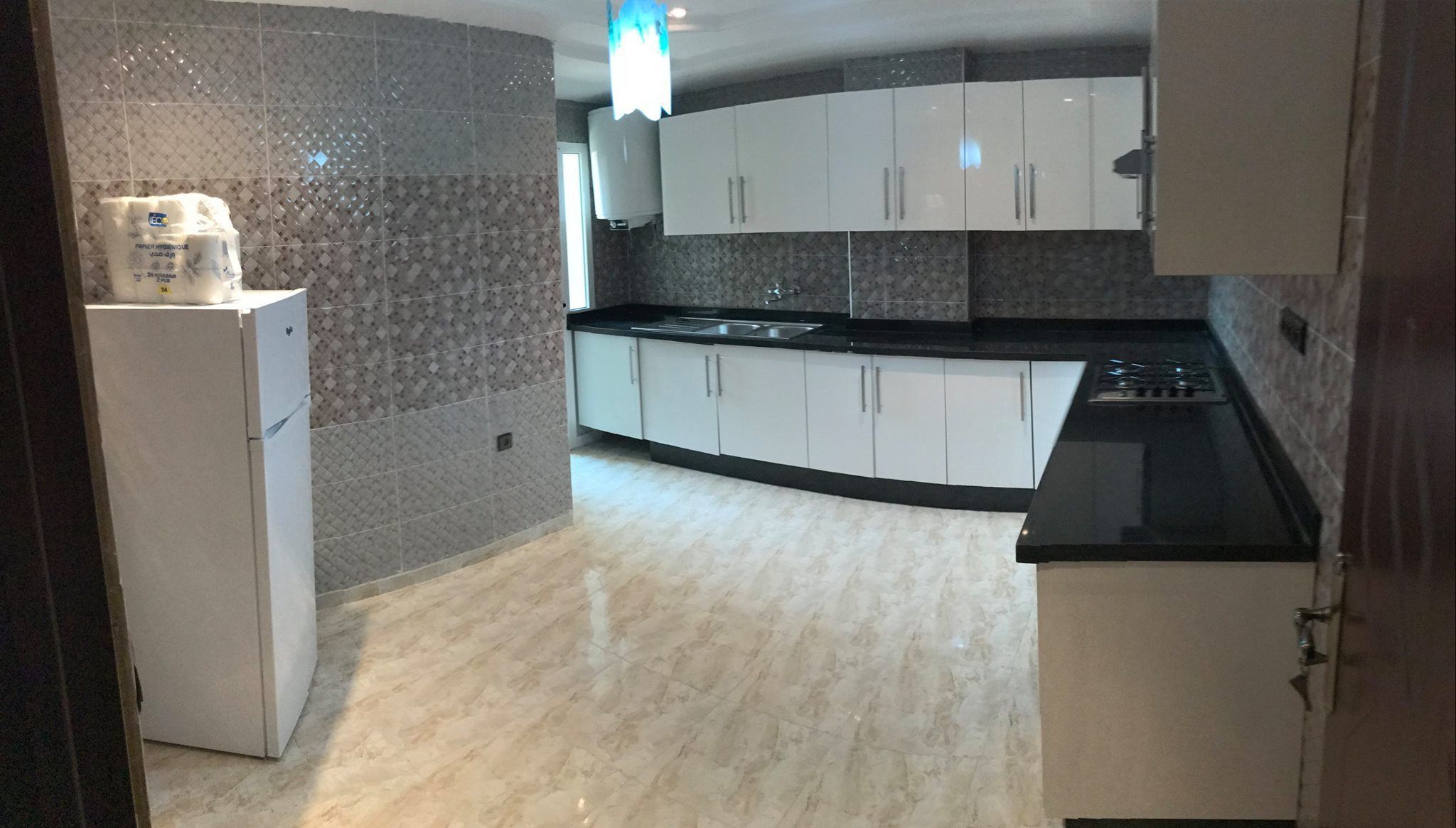 Apartemen Mewah | Dapur pribadi | Lemari es, microwave, oven, dan kompor